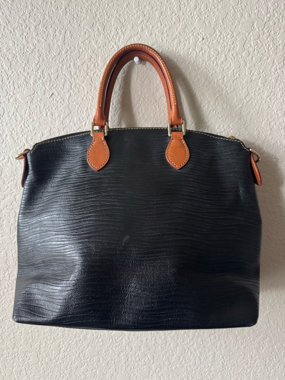 Authentic Dooney & Bourke black leather satchel with signature red interior - Picture 4 of 7